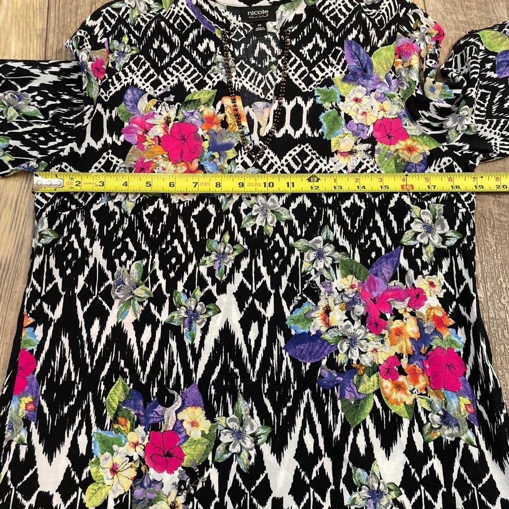 Nicole by Nicole Miller Floral Ikat Beaded Tunic Top Black White Pink Medium - Picture 5 of 7